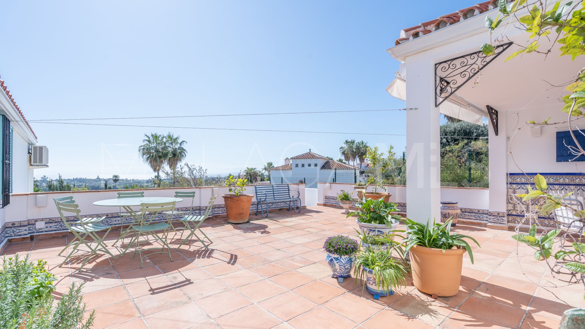 Villa for sale in Estepona