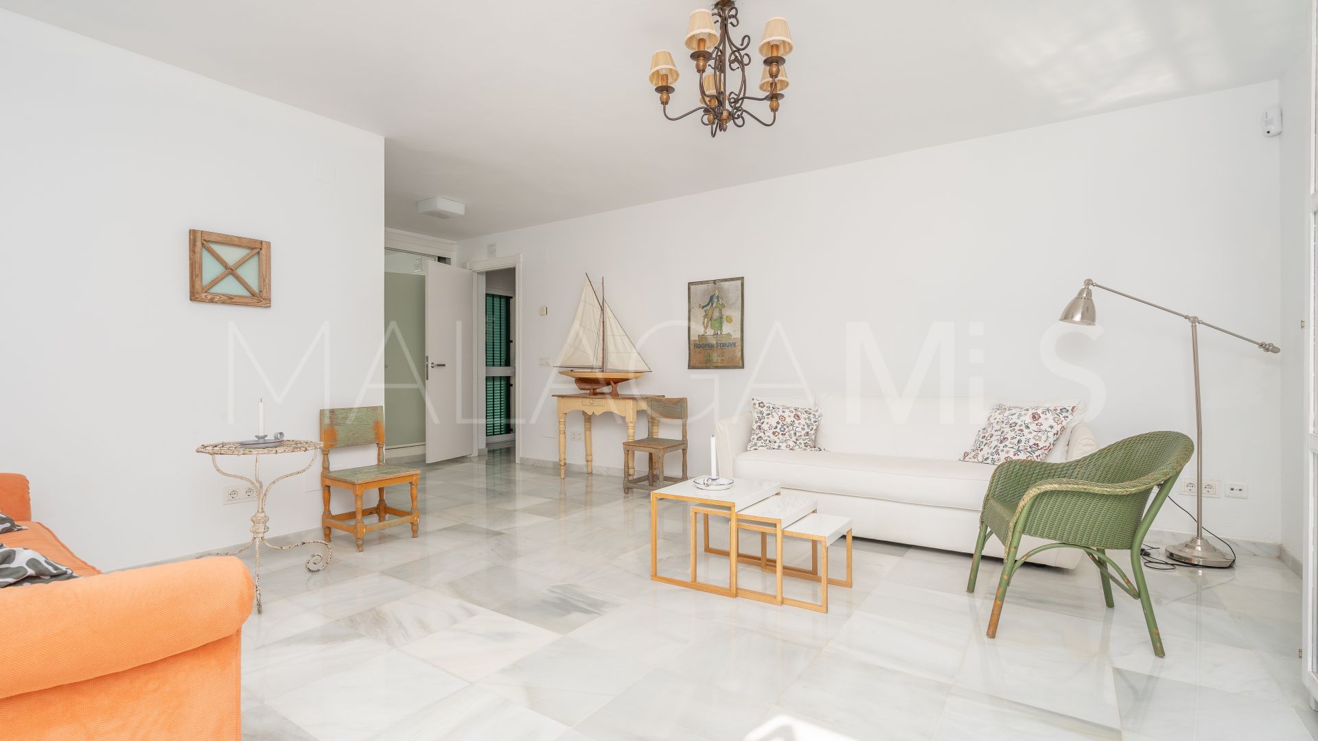 Villa for sale in Estepona