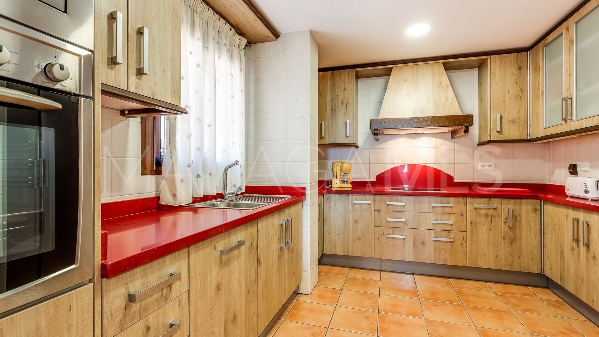 Villa for sale in Altos de Estepona
