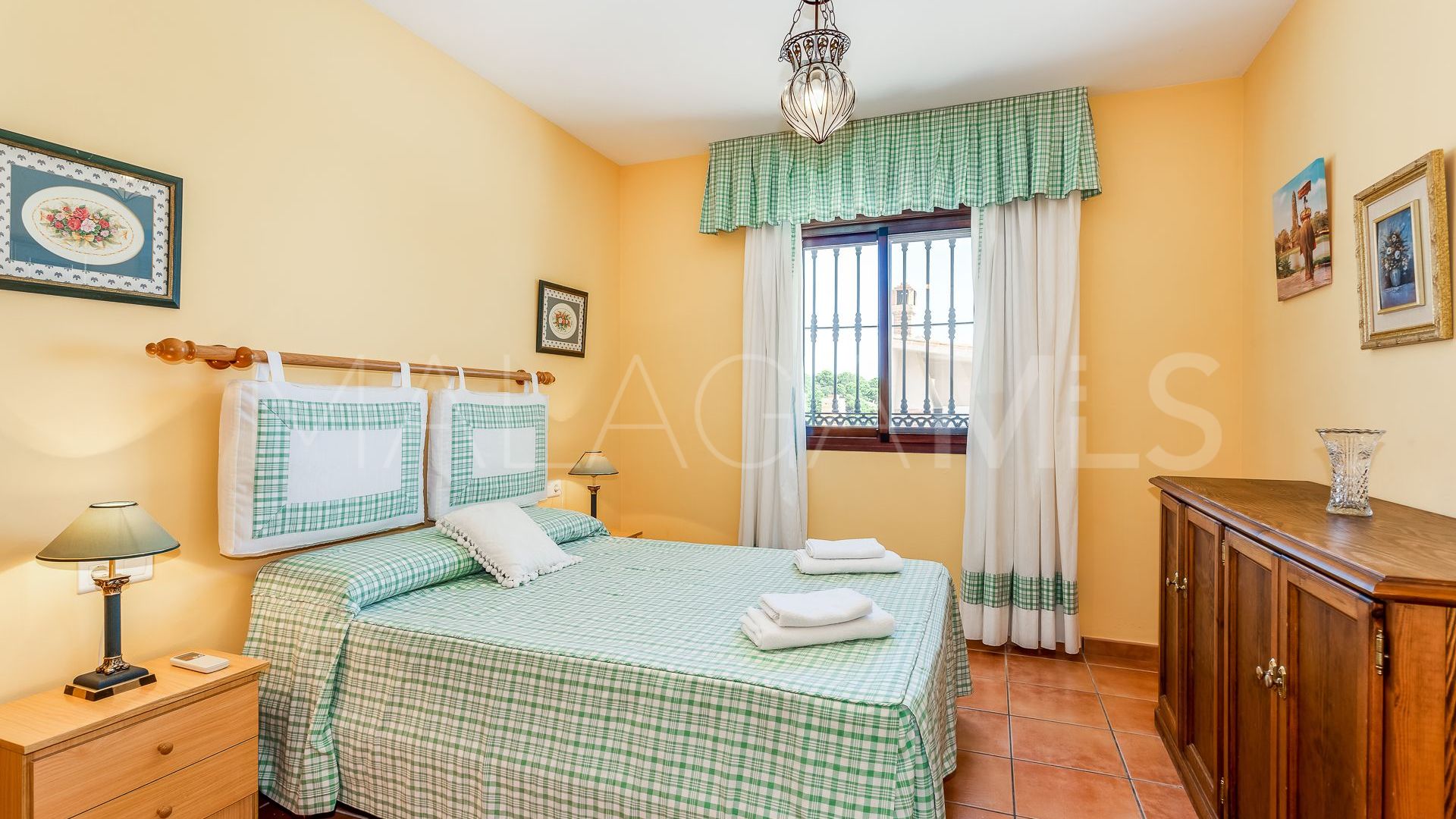 Villa for sale in Altos de Estepona