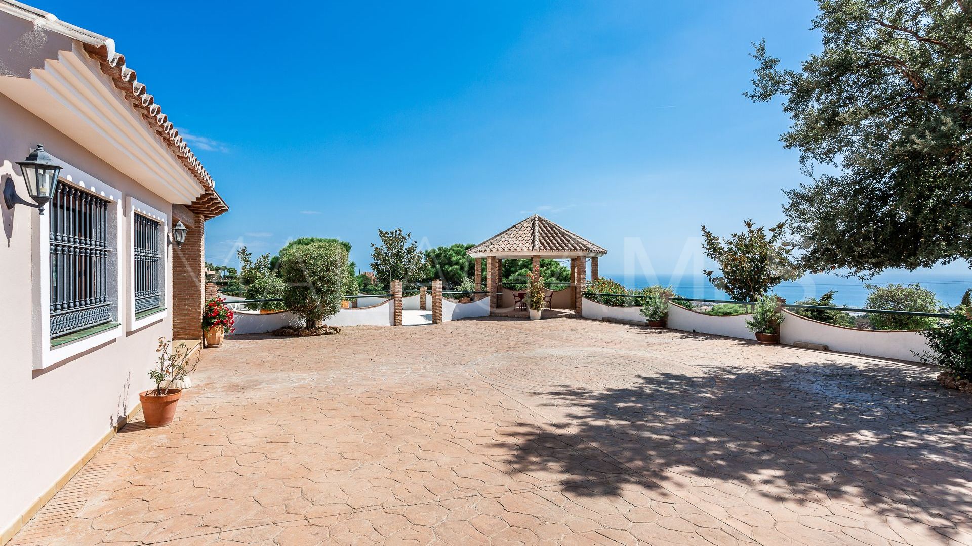 Villa for sale in Altos de Estepona