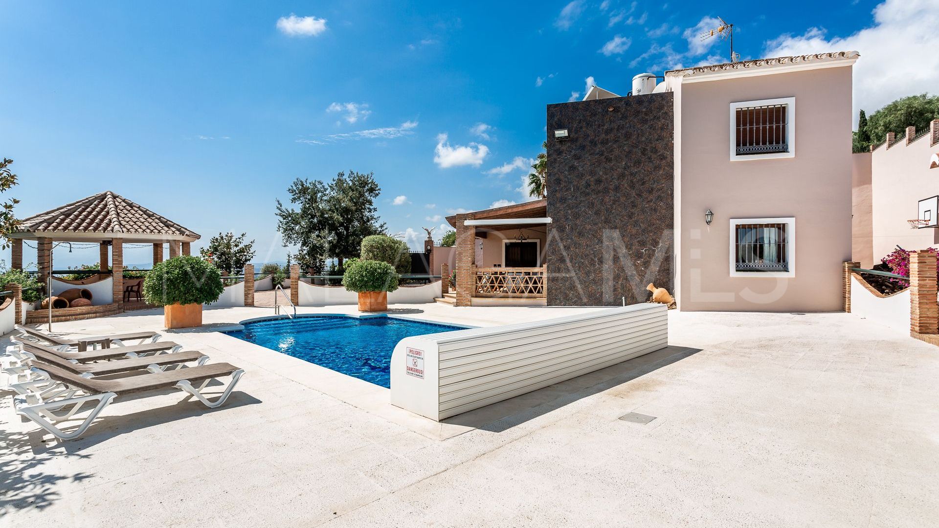 Villa for sale in Altos de Estepona