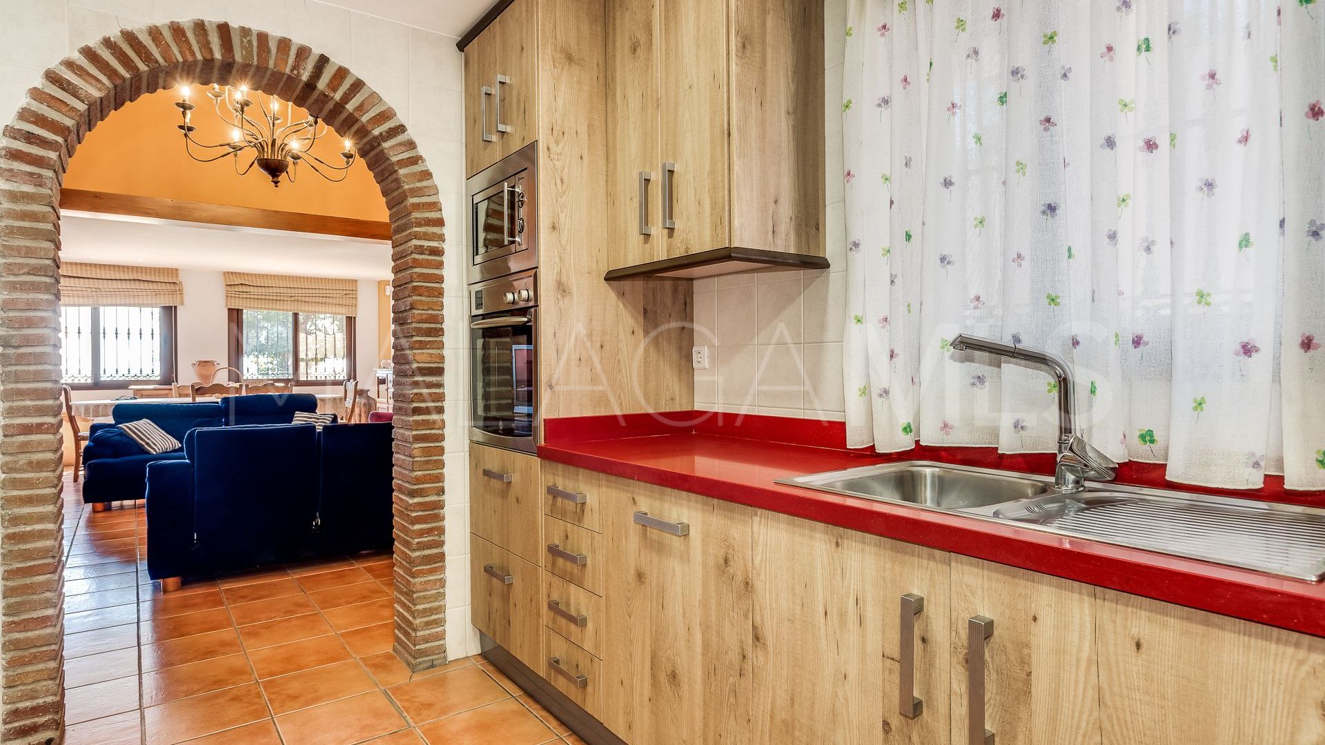 Villa for sale in Altos de Estepona