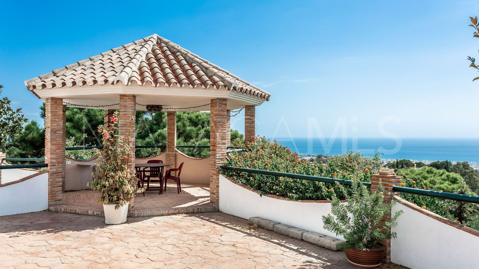 Villa for sale in Altos de Estepona