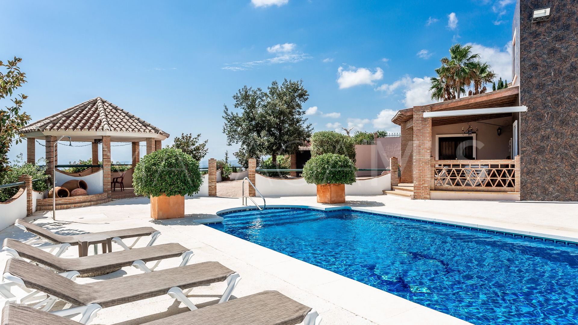 Villa for sale in Altos de Estepona