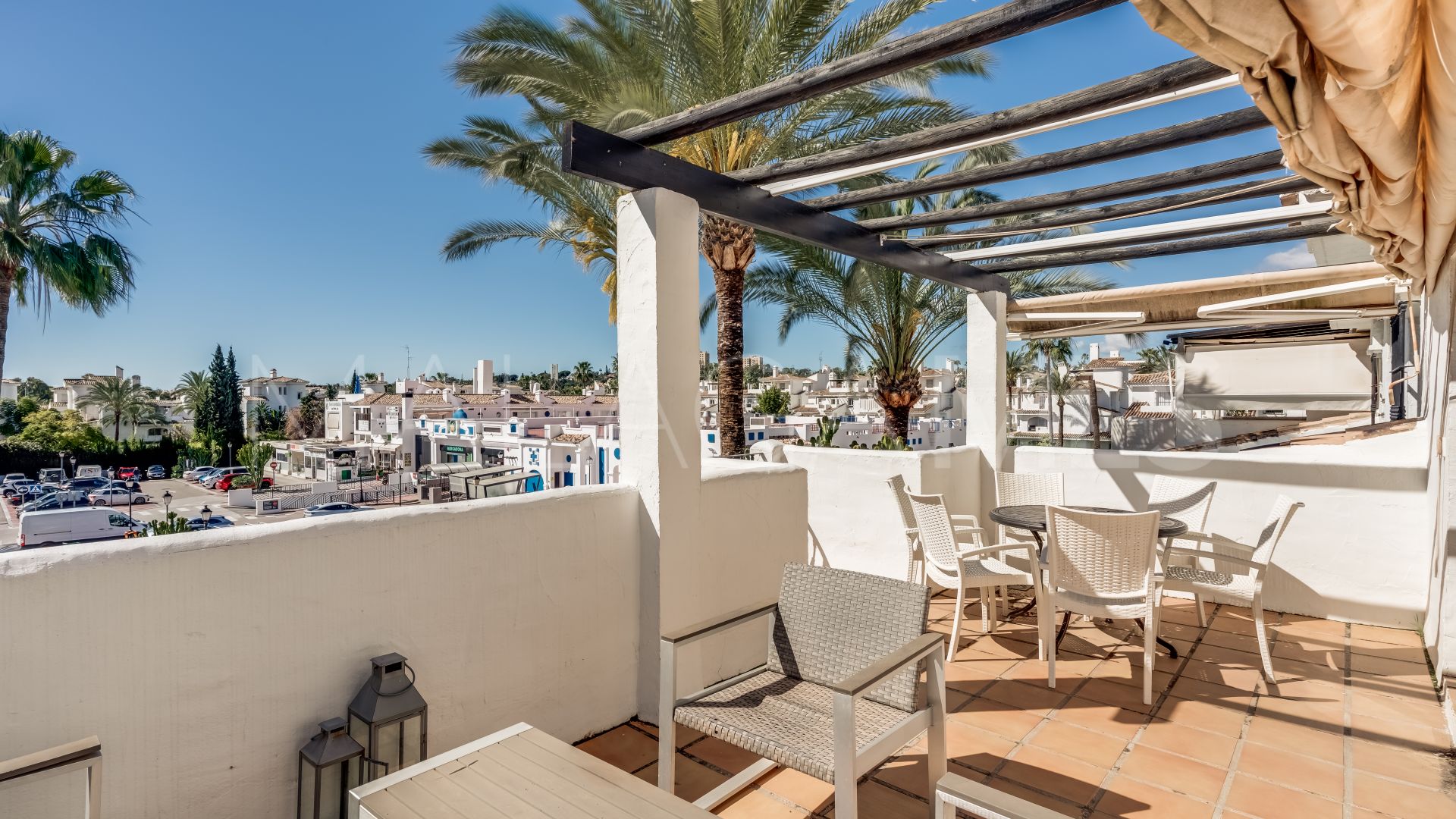 Duplex penthouse for sale in Los Naranjos de Marbella with 3 bedrooms