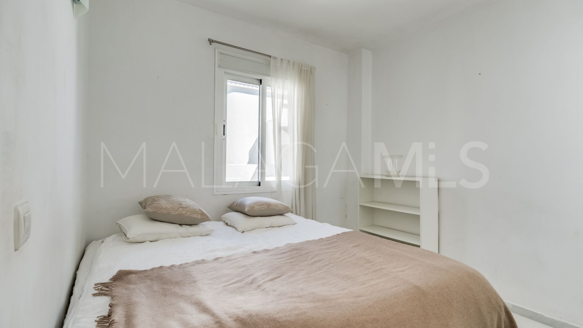Duplex penthouse for sale in Los Naranjos de Marbella with 3 bedrooms