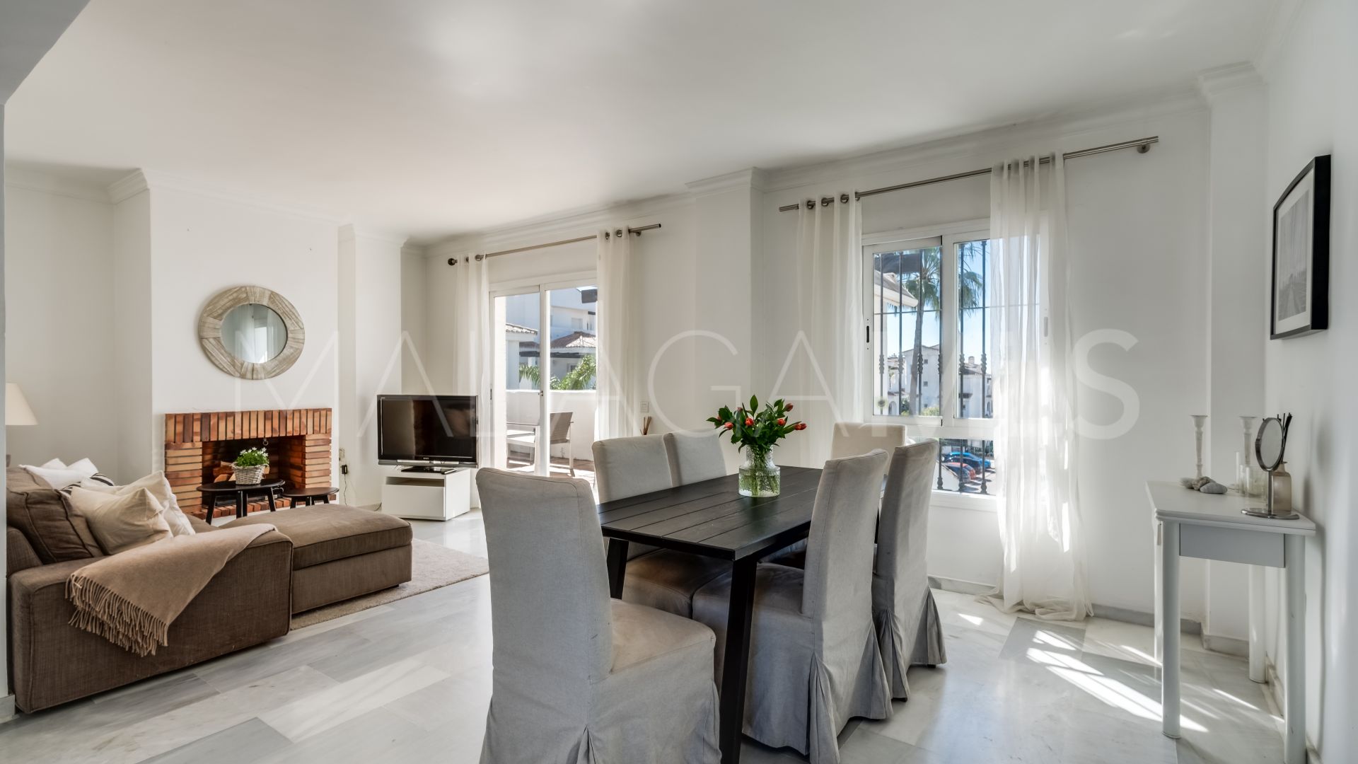 Duplex penthouse for sale in Los Naranjos de Marbella with 3 bedrooms