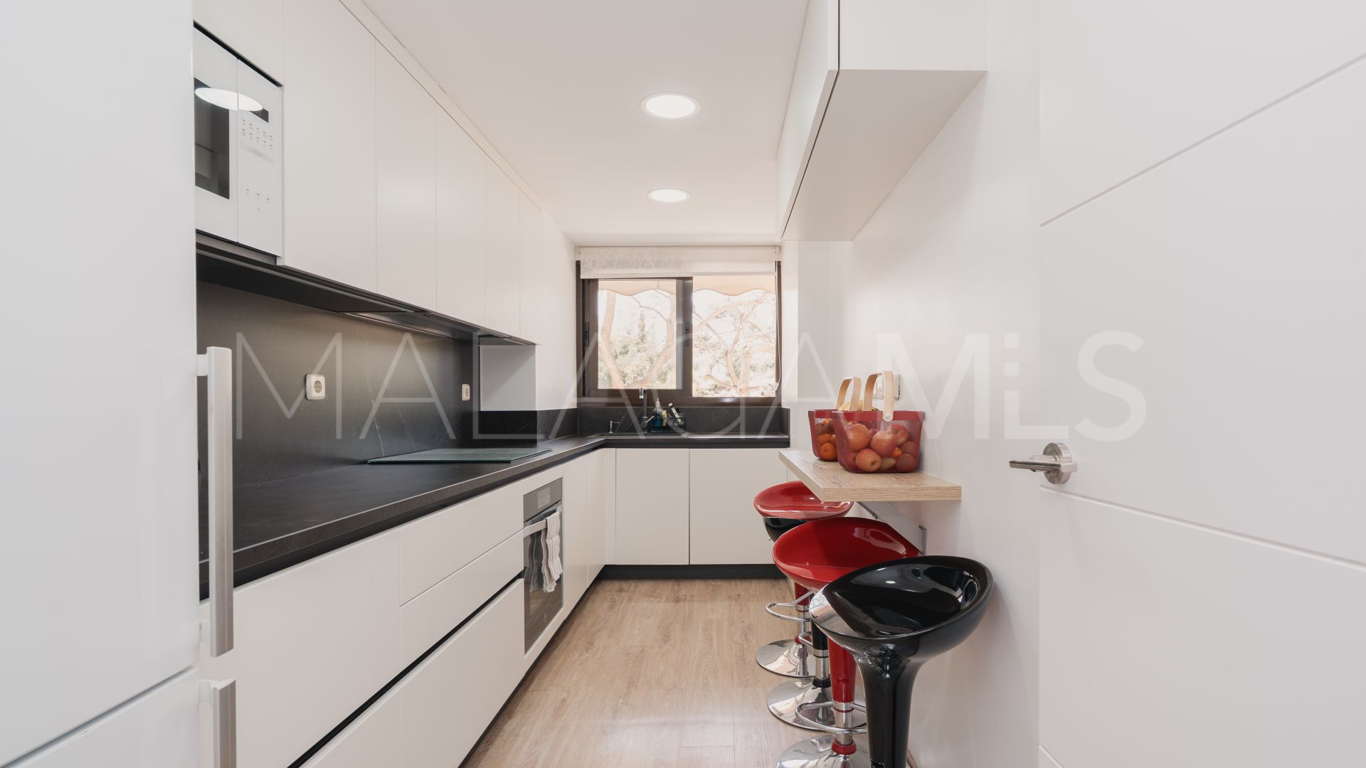 3 bedrooms apartment in Estepona Town for sale