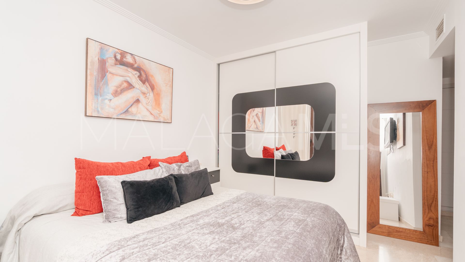 3 bedrooms apartment in Estepona Town for sale