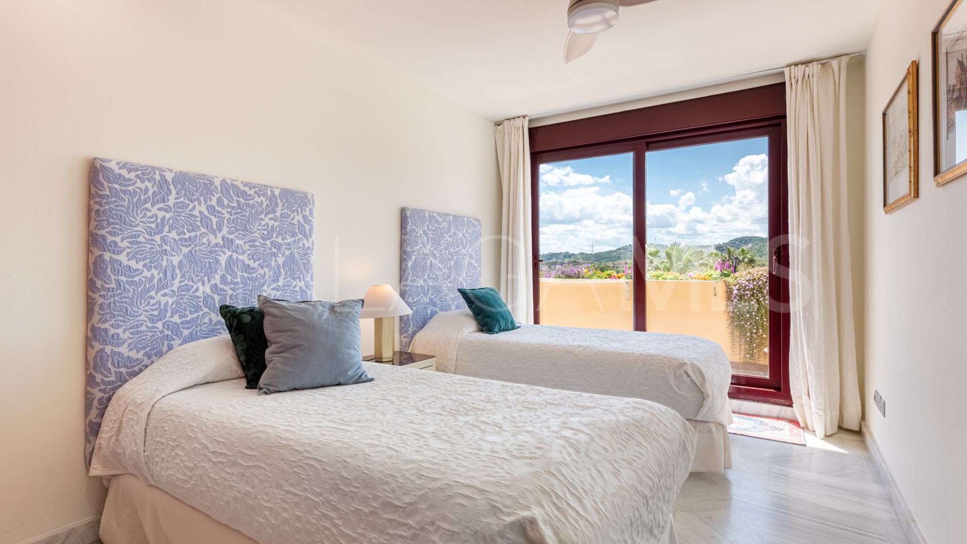 Se vende apartamento in Benahavis with 2 bedrooms