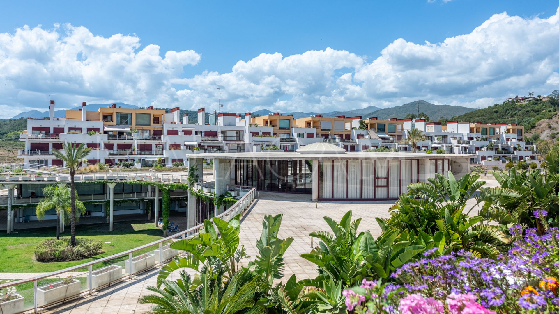 Se vende apartamento in Benahavis with 2 bedrooms