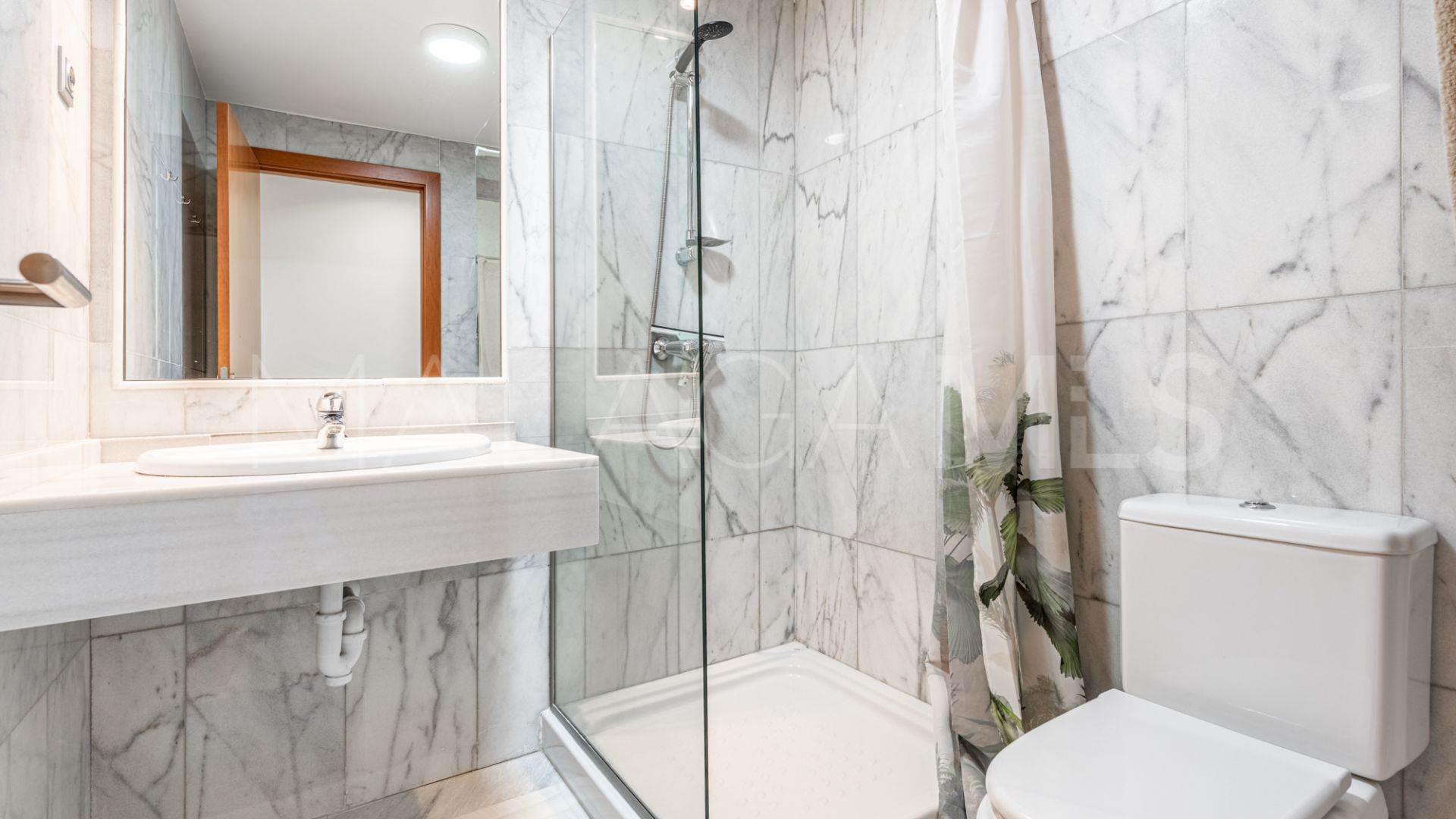 Se vende apartamento in Benahavis with 2 bedrooms