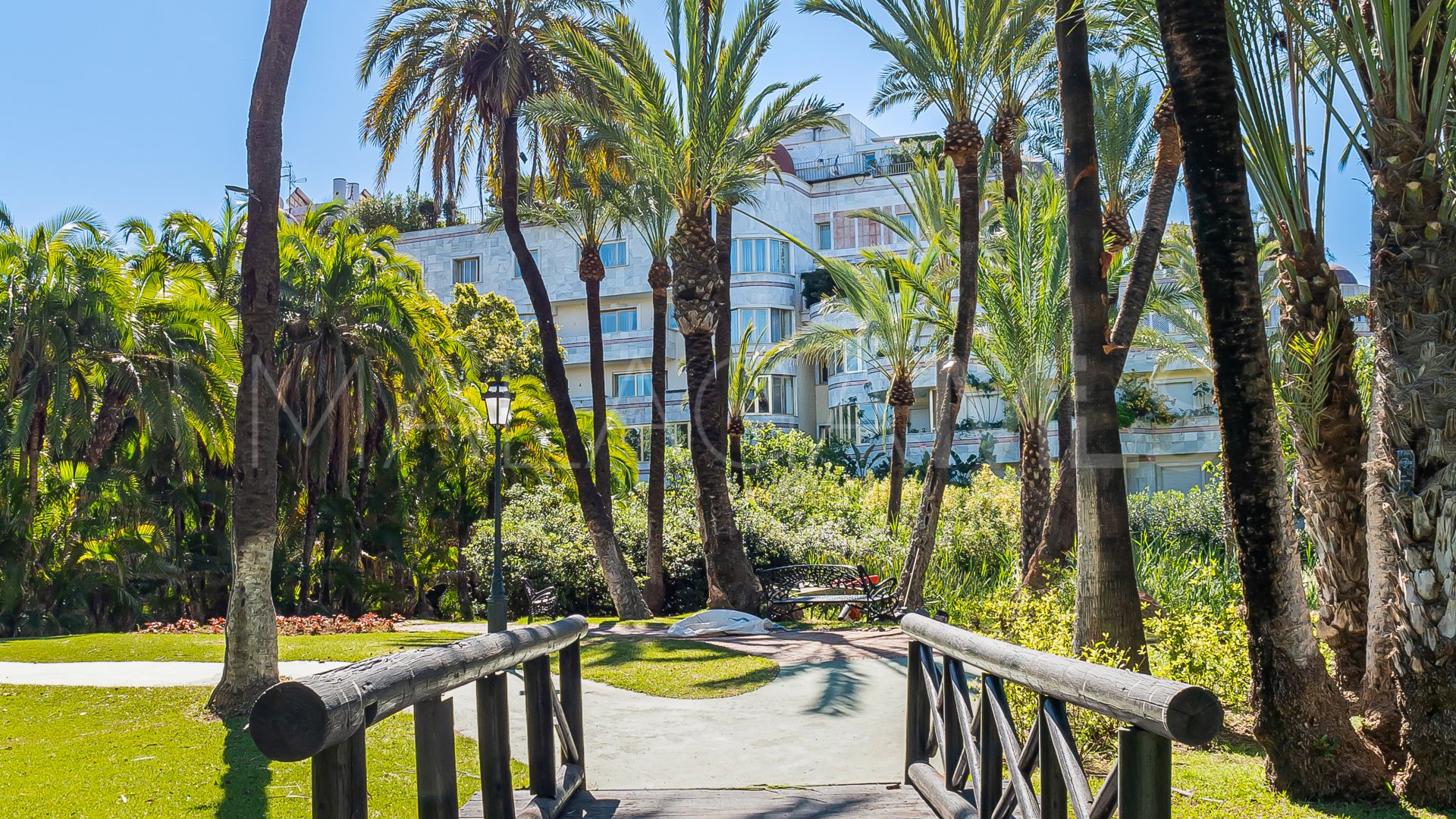 Lägenhet for sale in Playas del Duque