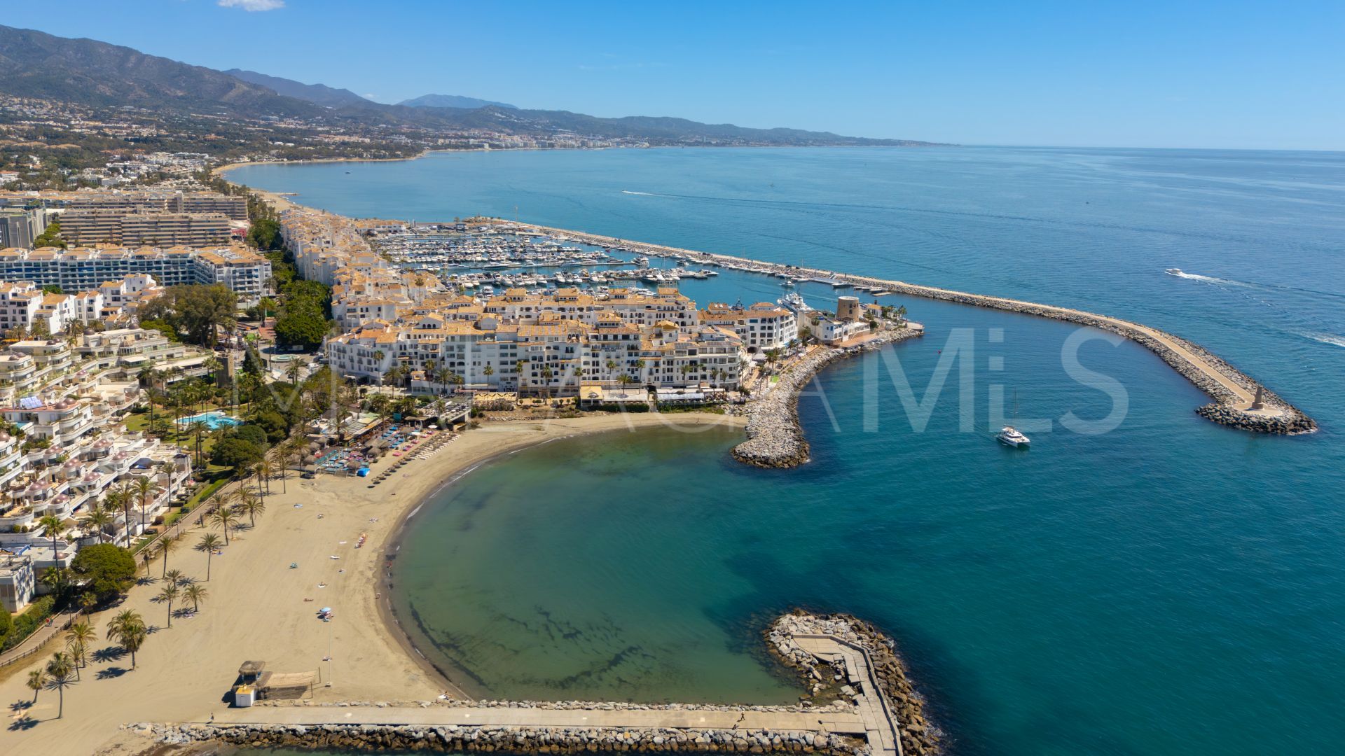 Lägenhet for sale in Playas del Duque
