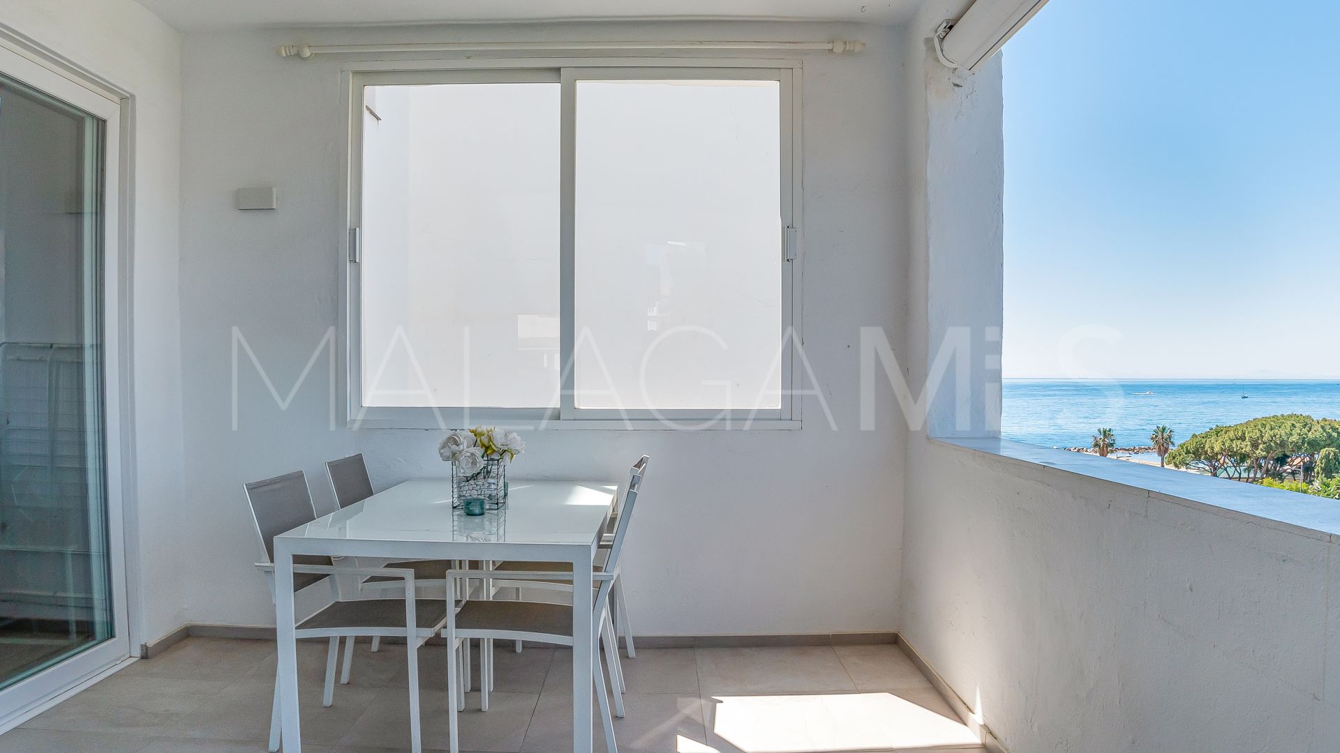 Lägenhet for sale in Playas del Duque