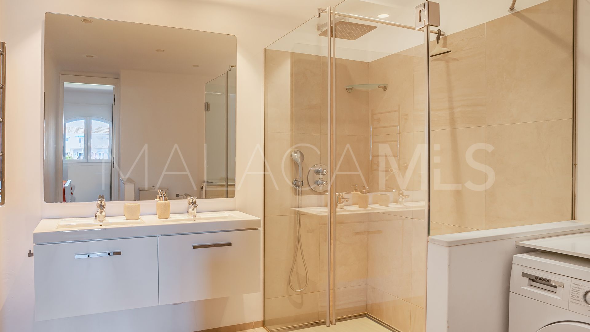 Lägenhet for sale in Playas del Duque