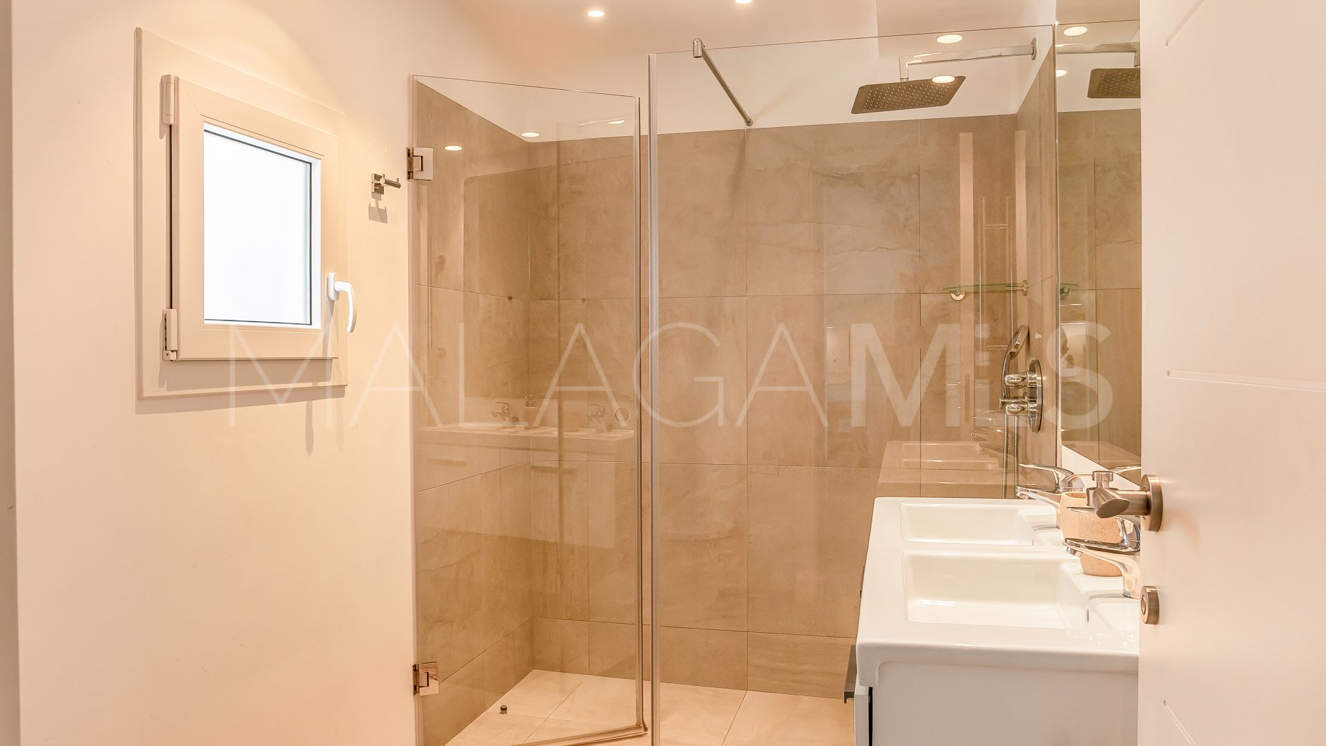 Lägenhet for sale in Playas del Duque