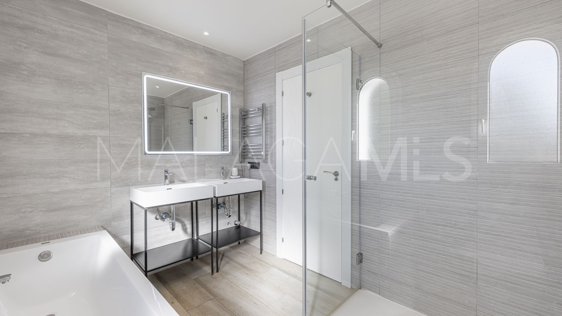 Villa for sale in La Duquesa