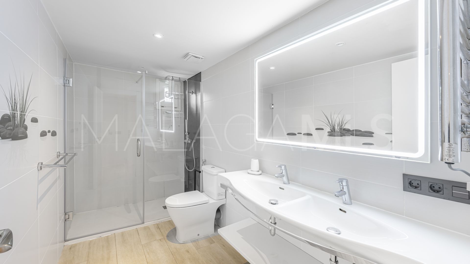 Villa for sale in La Duquesa