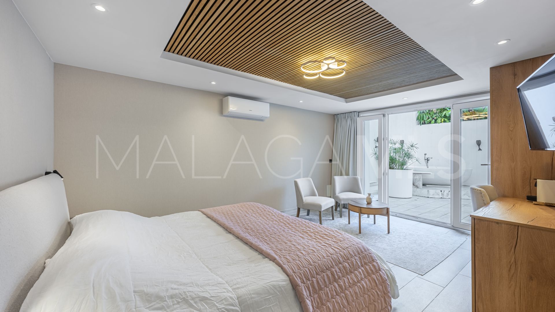 Villa for sale in La Duquesa