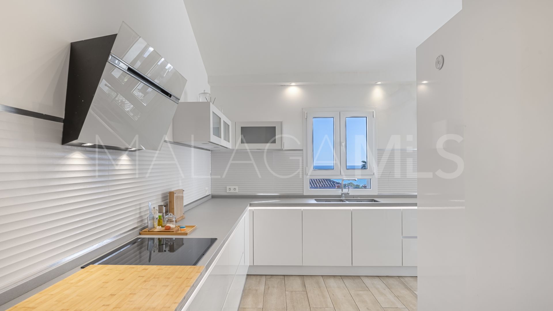 Villa for sale in La Duquesa