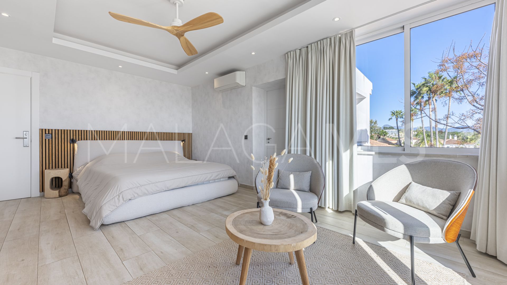 Villa for sale in La Duquesa