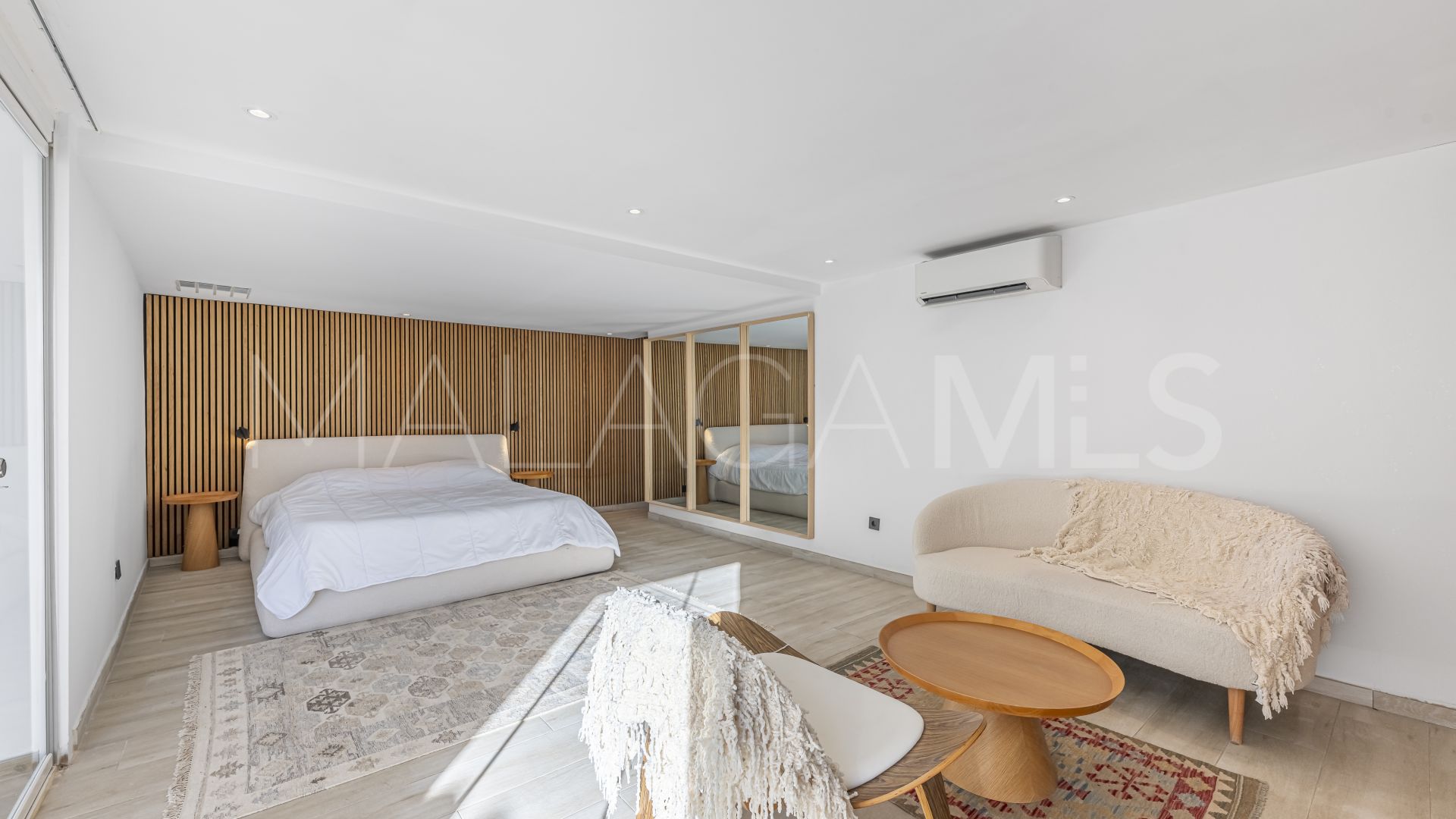 Villa for sale in La Duquesa