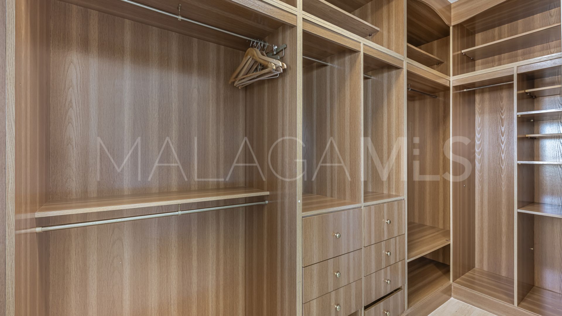 Villa for sale in La Duquesa