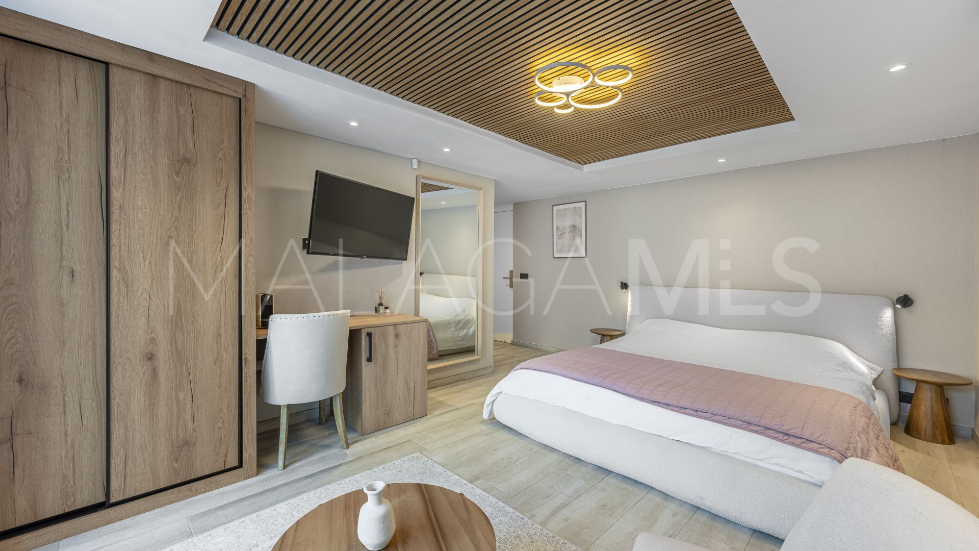 Villa for sale in La Duquesa