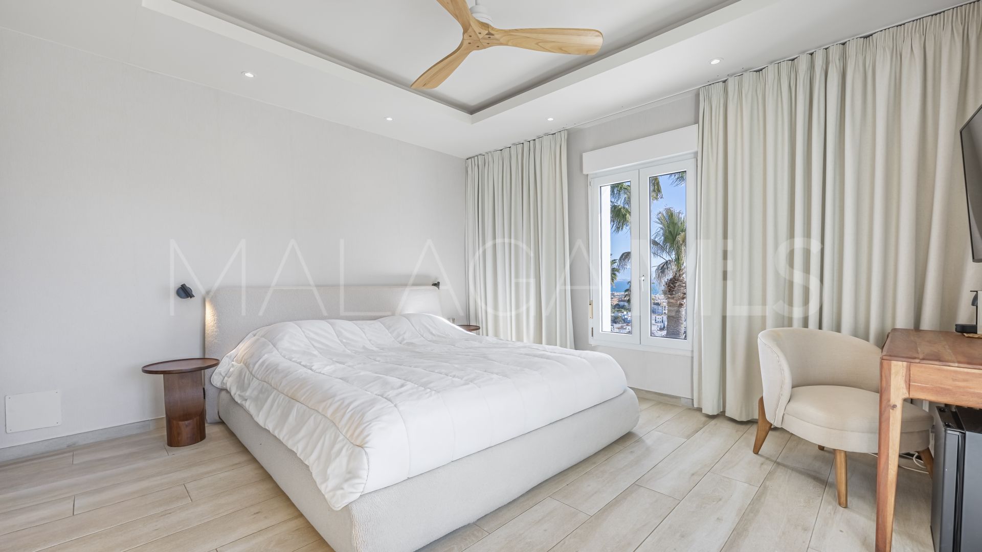 Villa for sale in La Duquesa