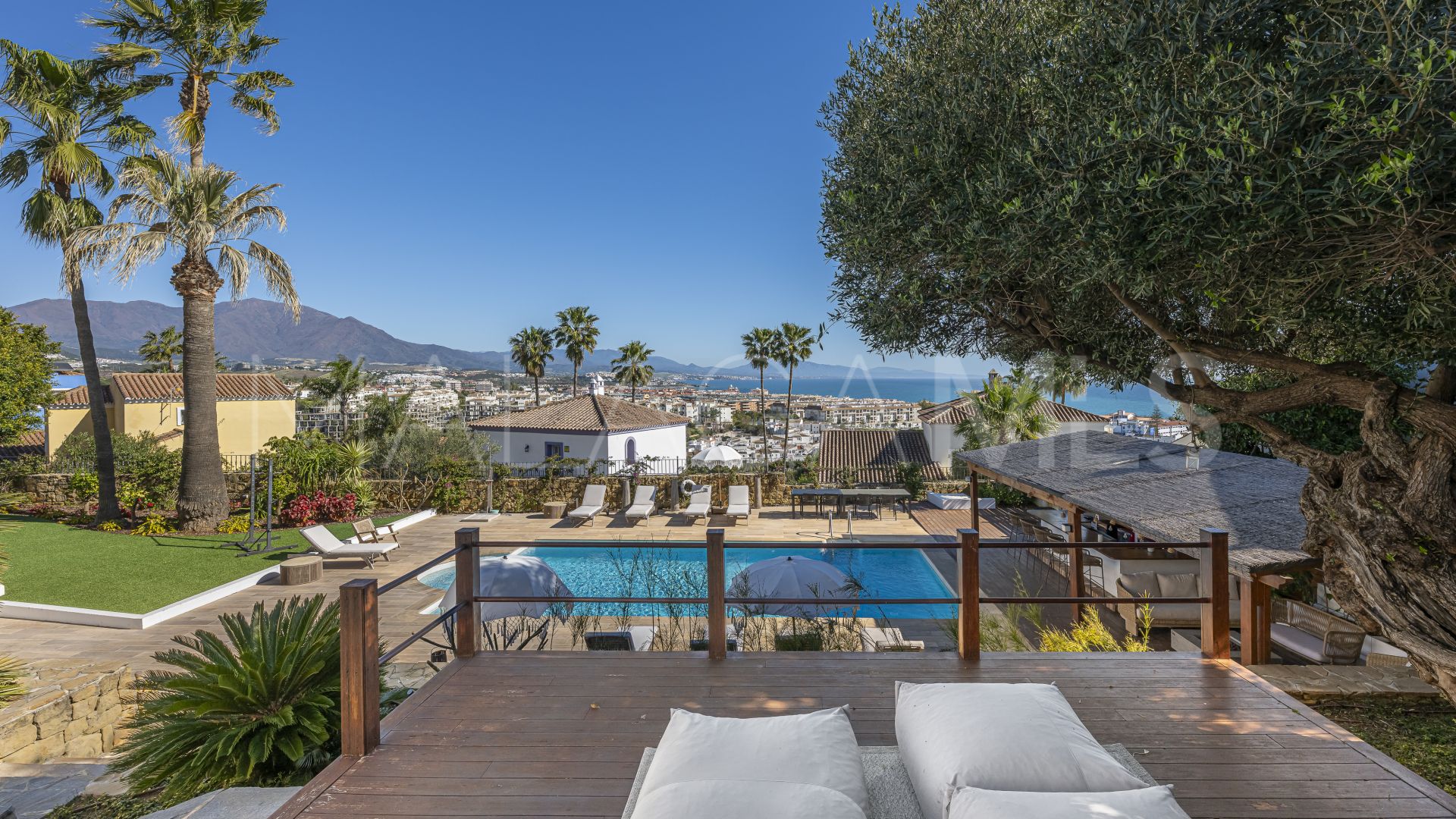 Villa for sale in La Duquesa