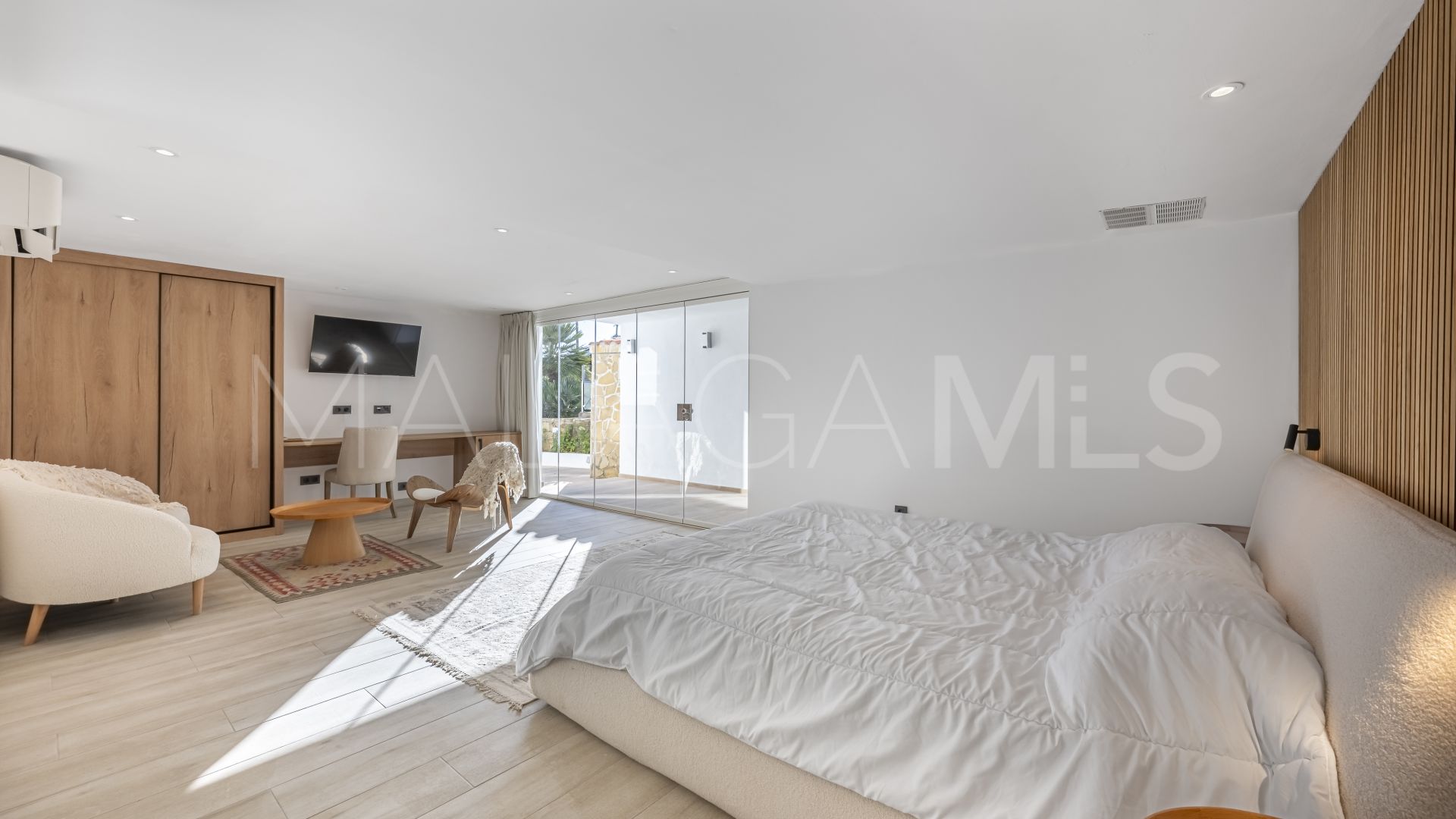 Villa for sale in La Duquesa