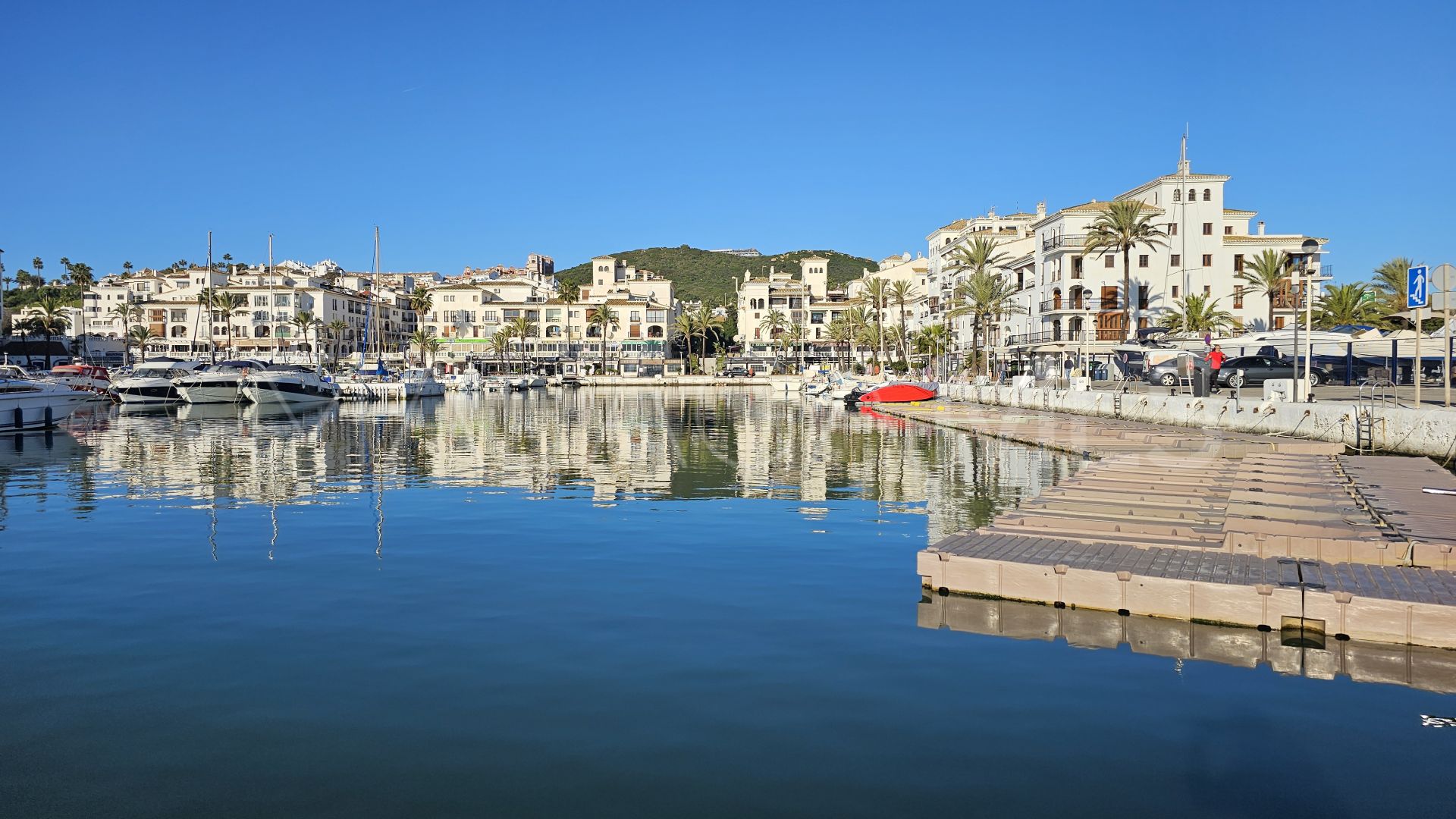 For sale duplex penthouse in La Duquesa