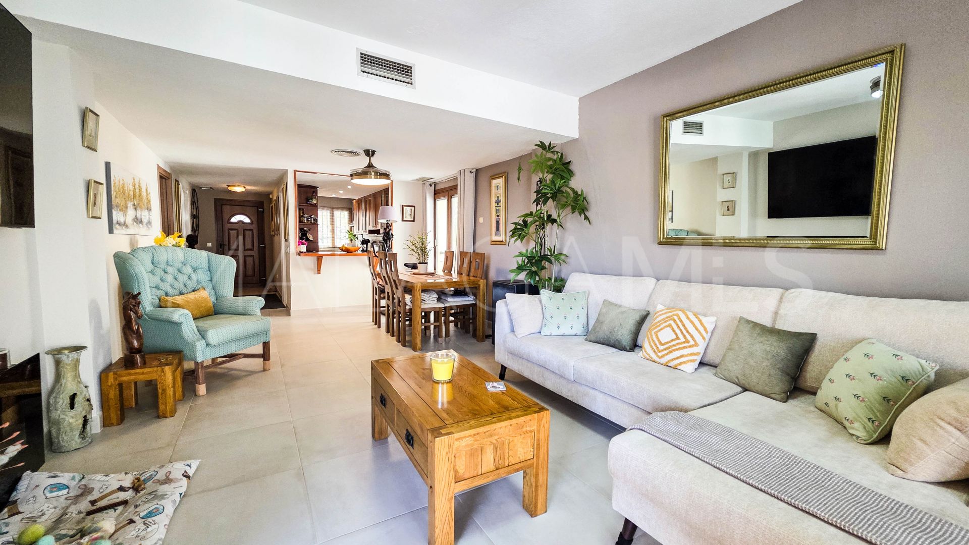 For sale duplex penthouse in La Duquesa