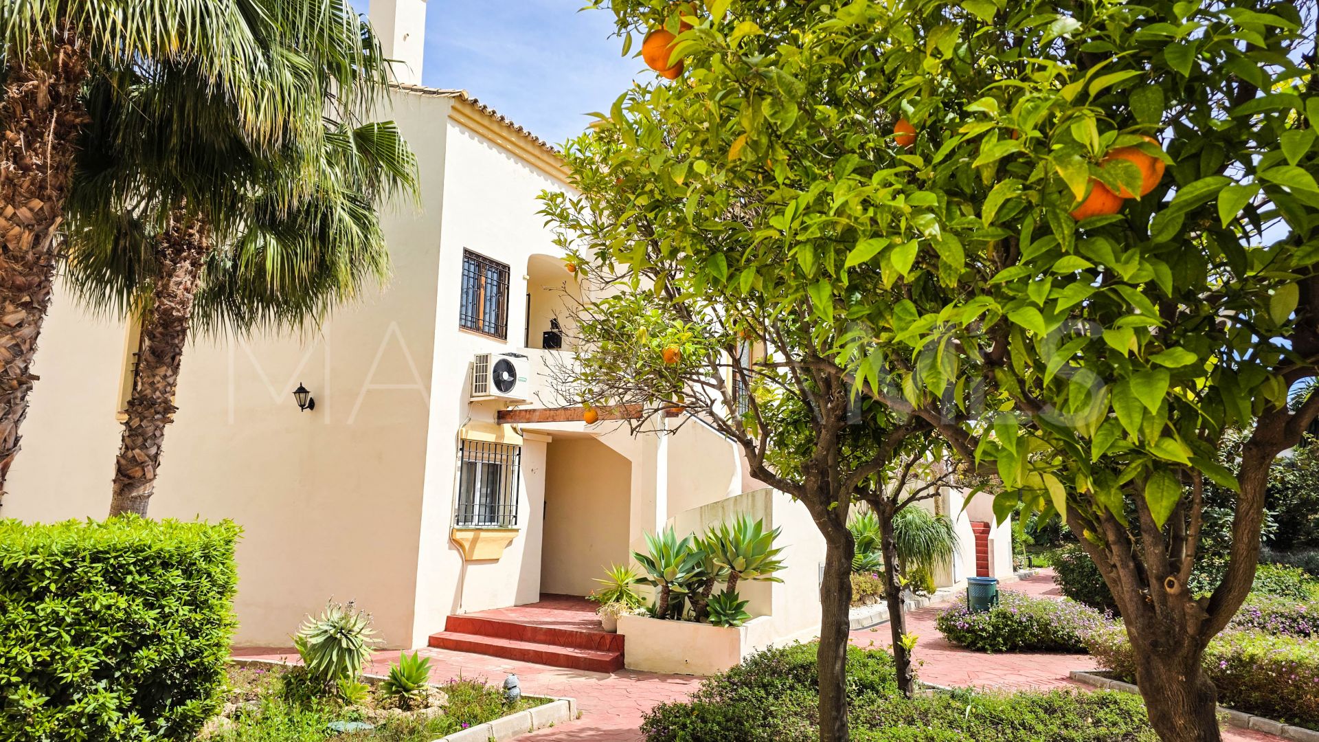 For sale duplex penthouse in La Duquesa