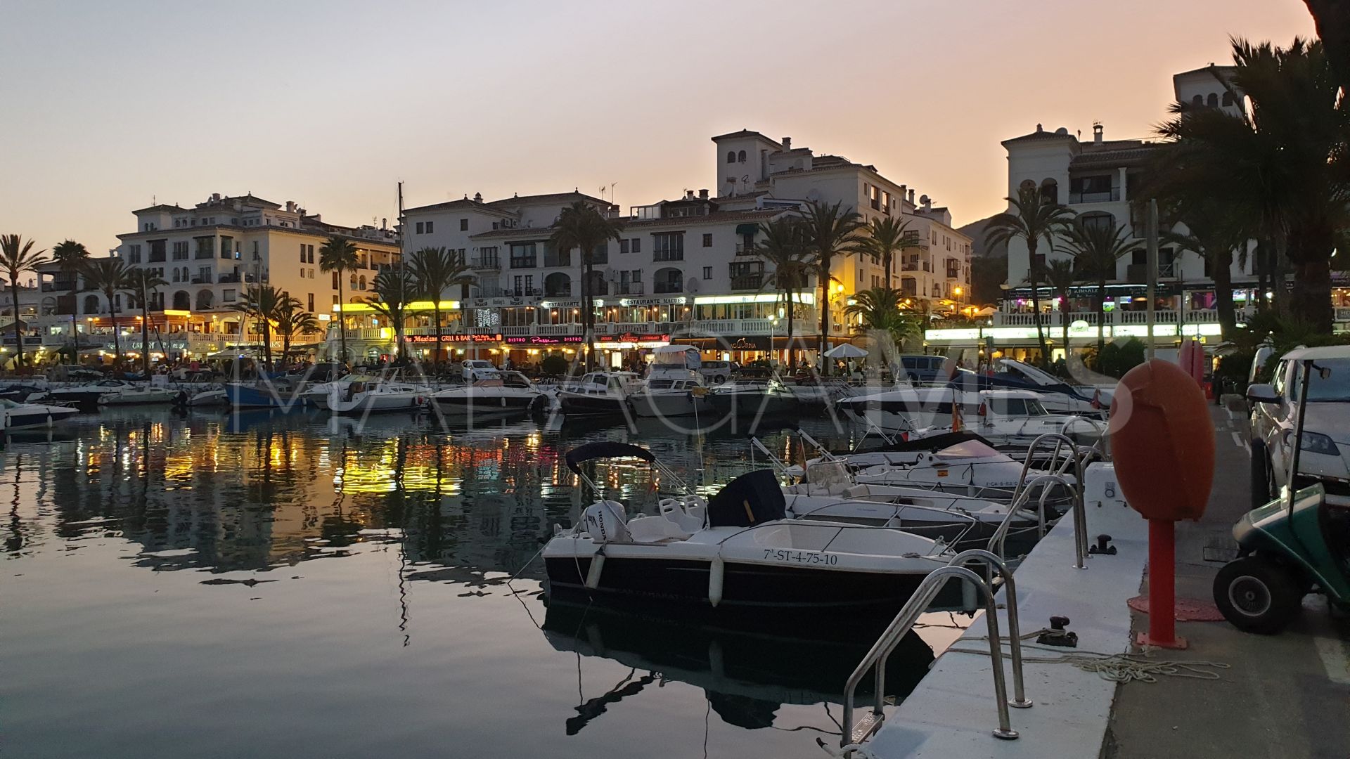 Apartamento for sale in La Duquesa with 3 bedrooms