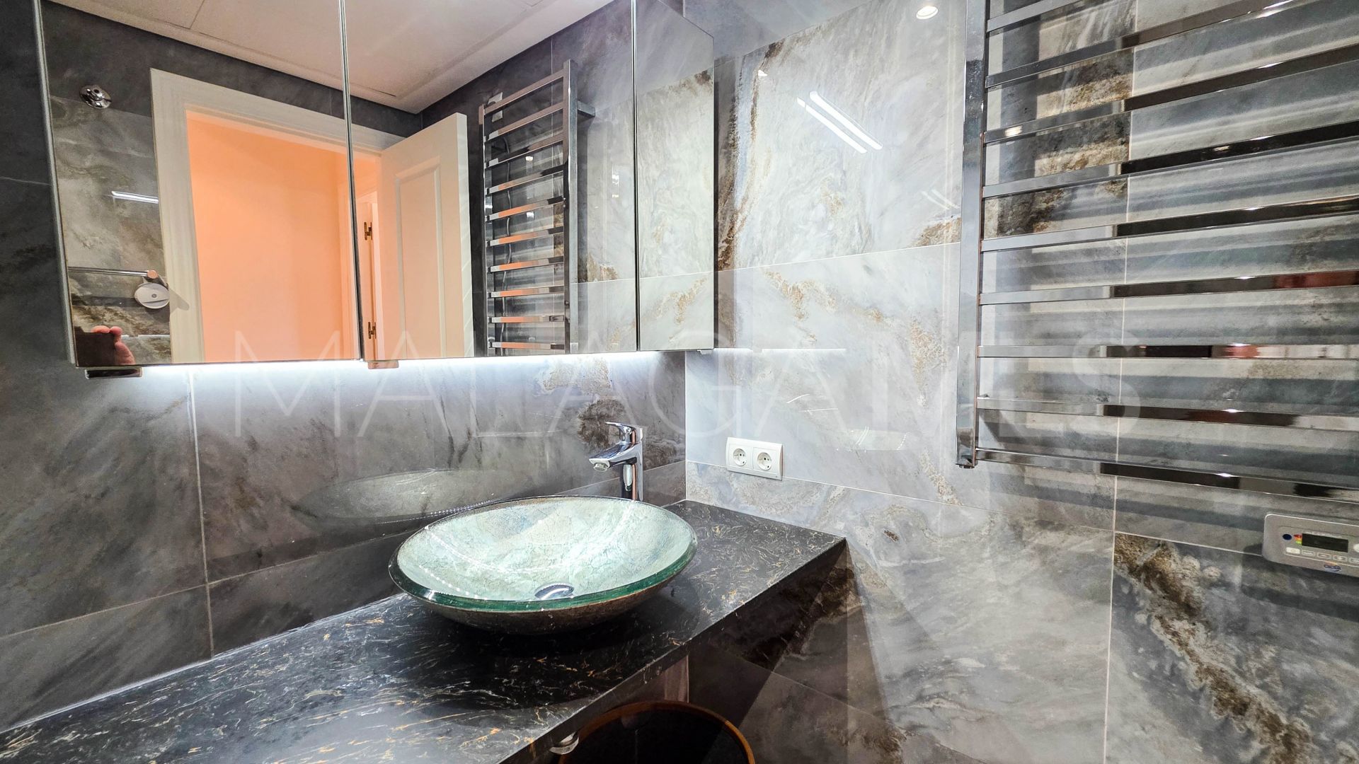 Apartamento for sale in La Duquesa with 3 bedrooms