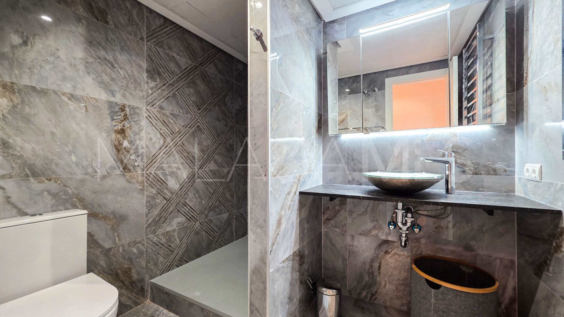 Apartamento for sale in La Duquesa with 3 bedrooms