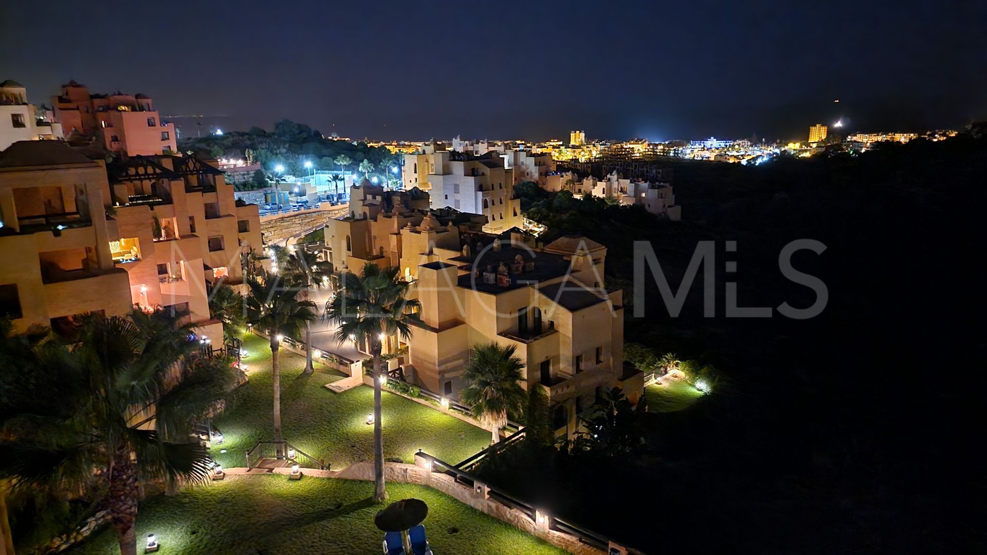 Apartamento for sale in La Duquesa with 3 bedrooms