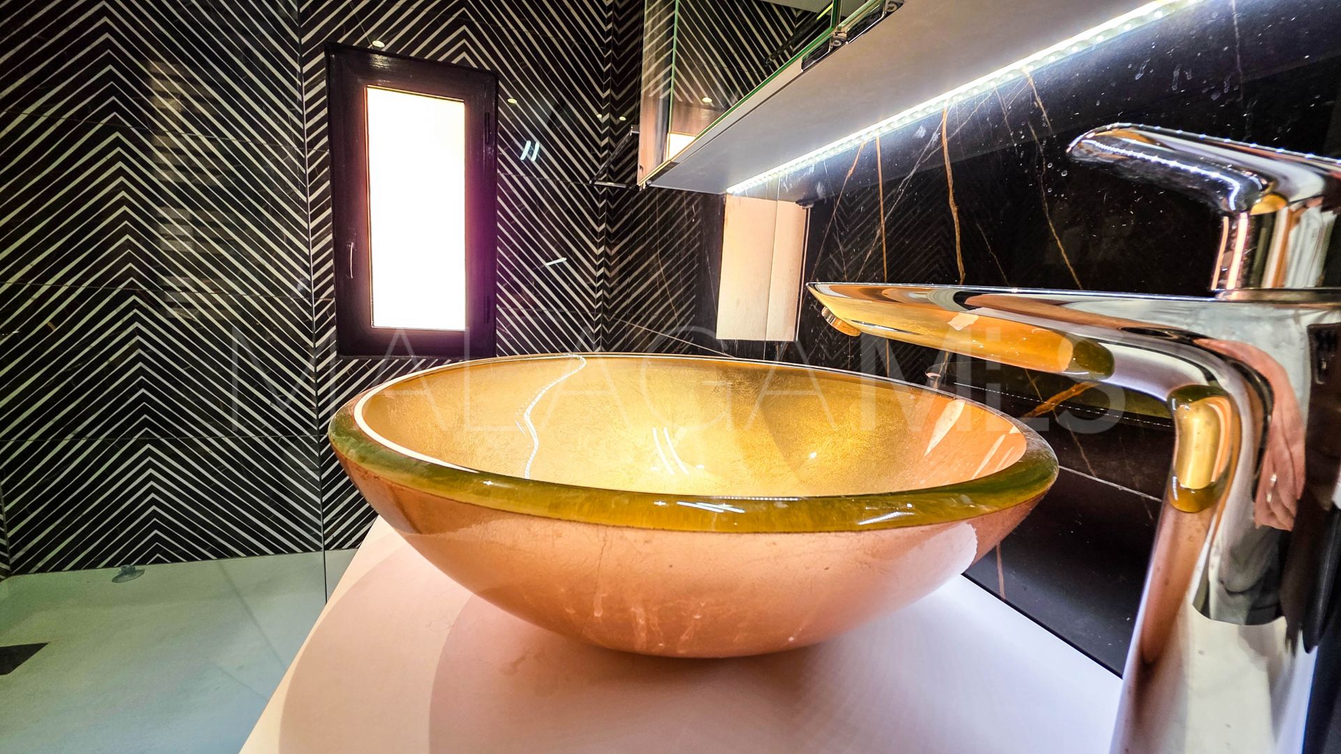 Apartamento for sale in La Duquesa with 3 bedrooms