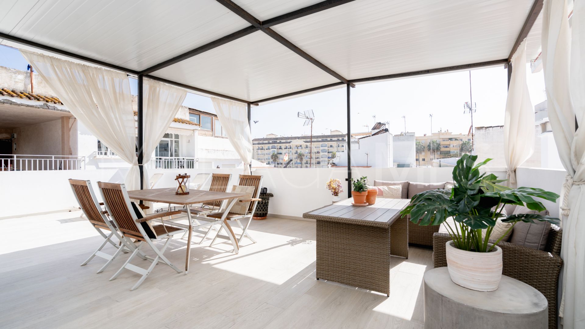 Zweistöckiges penthouse for sale in Estepona Old Town