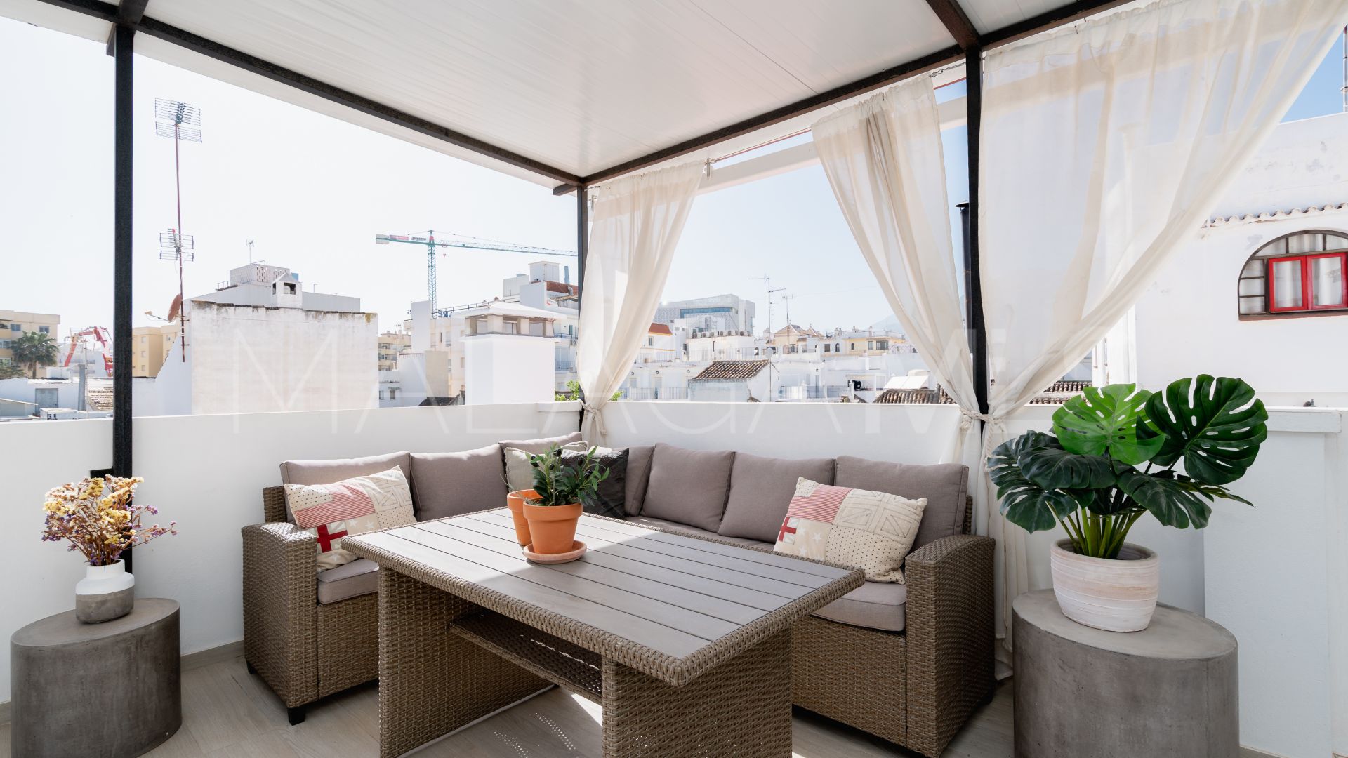 Zweistöckiges penthouse for sale in Estepona Old Town