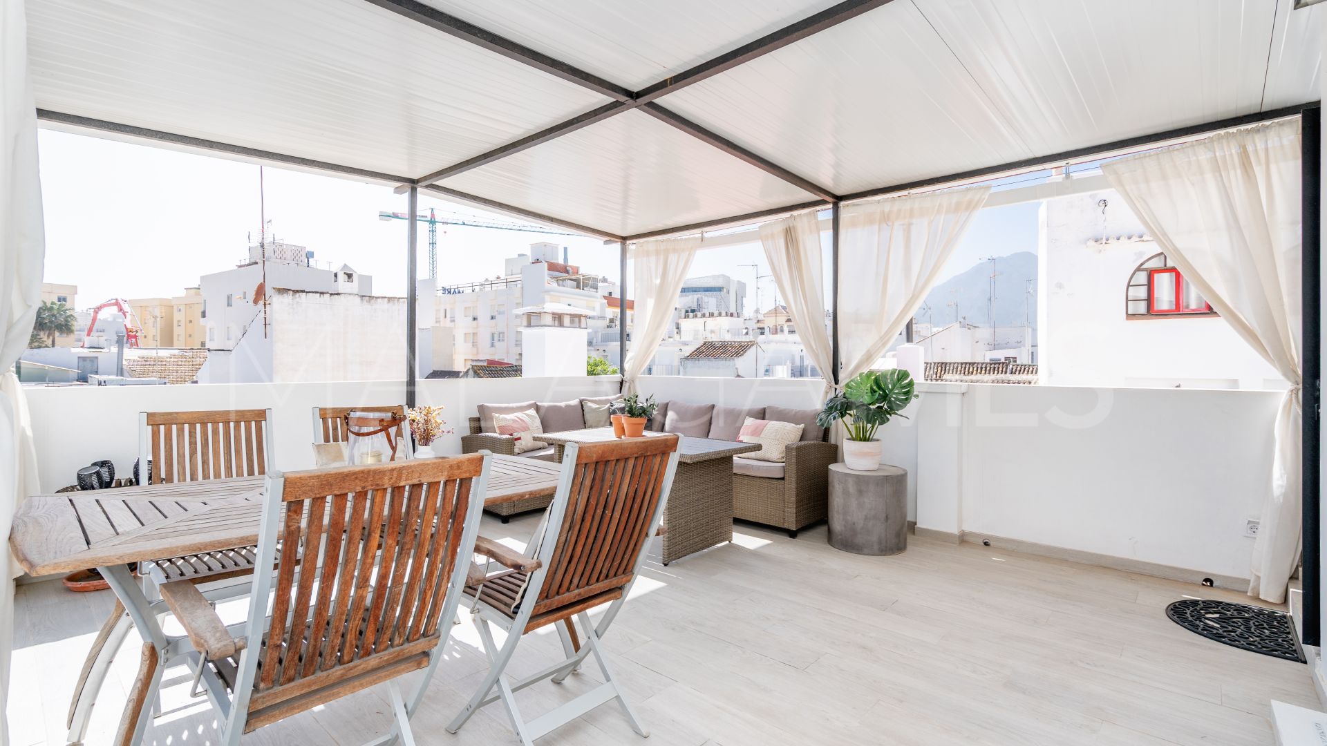 Zweistöckiges penthouse for sale in Estepona Old Town