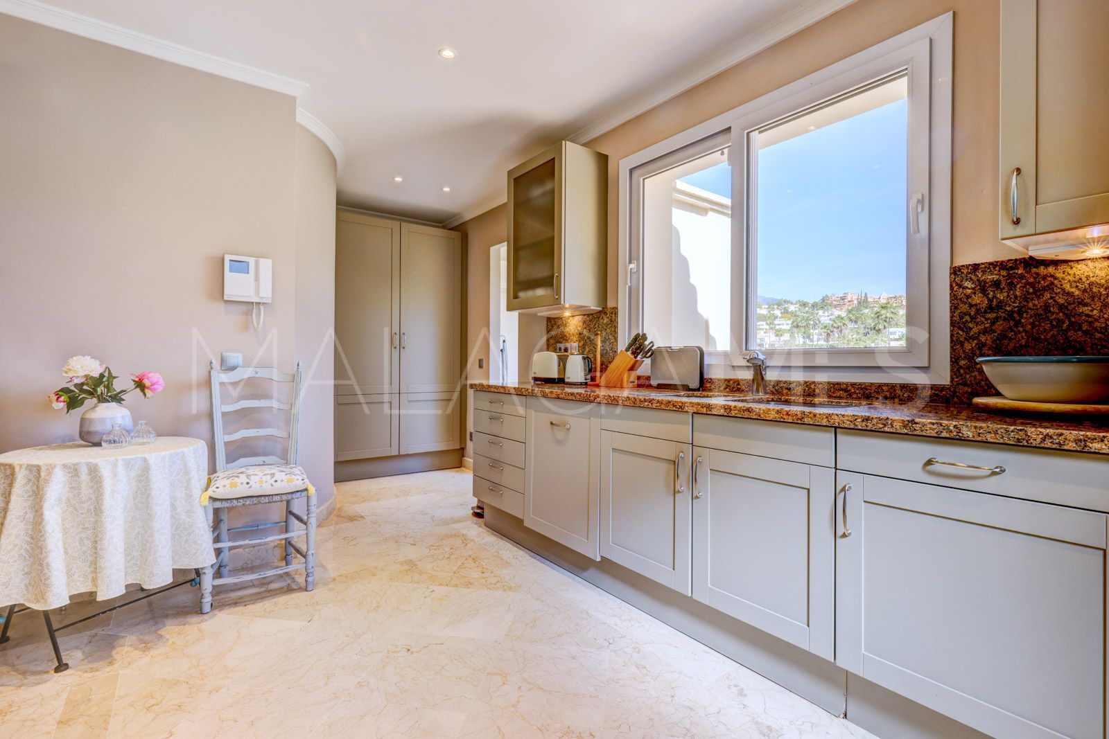 Buy duplex penthouse in Las Alamandas