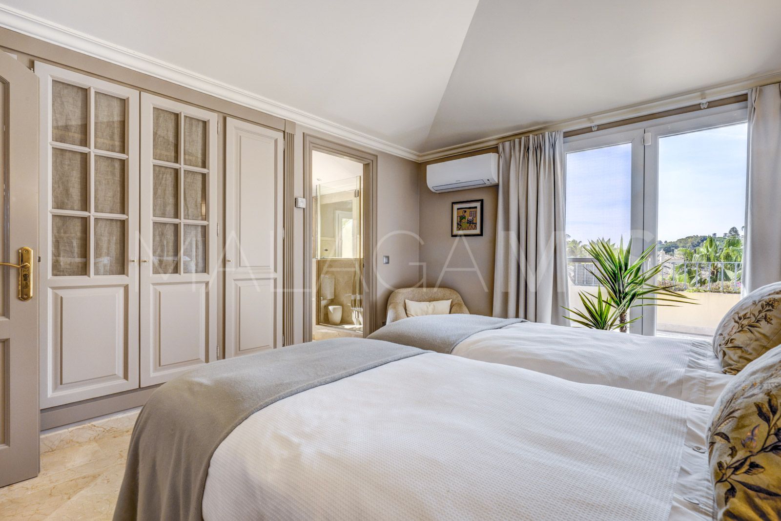 Buy duplex penthouse in Las Alamandas