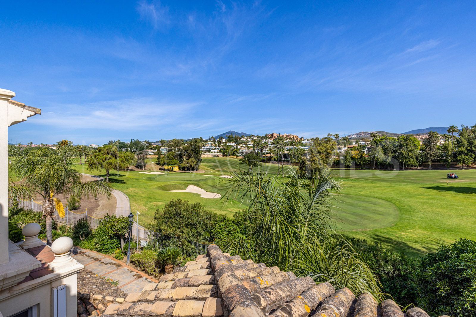 Buy duplex penthouse in Las Alamandas