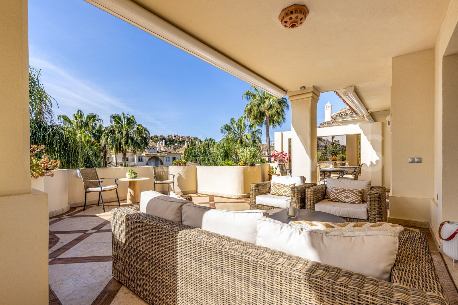 Buy duplex penthouse in Las Alamandas