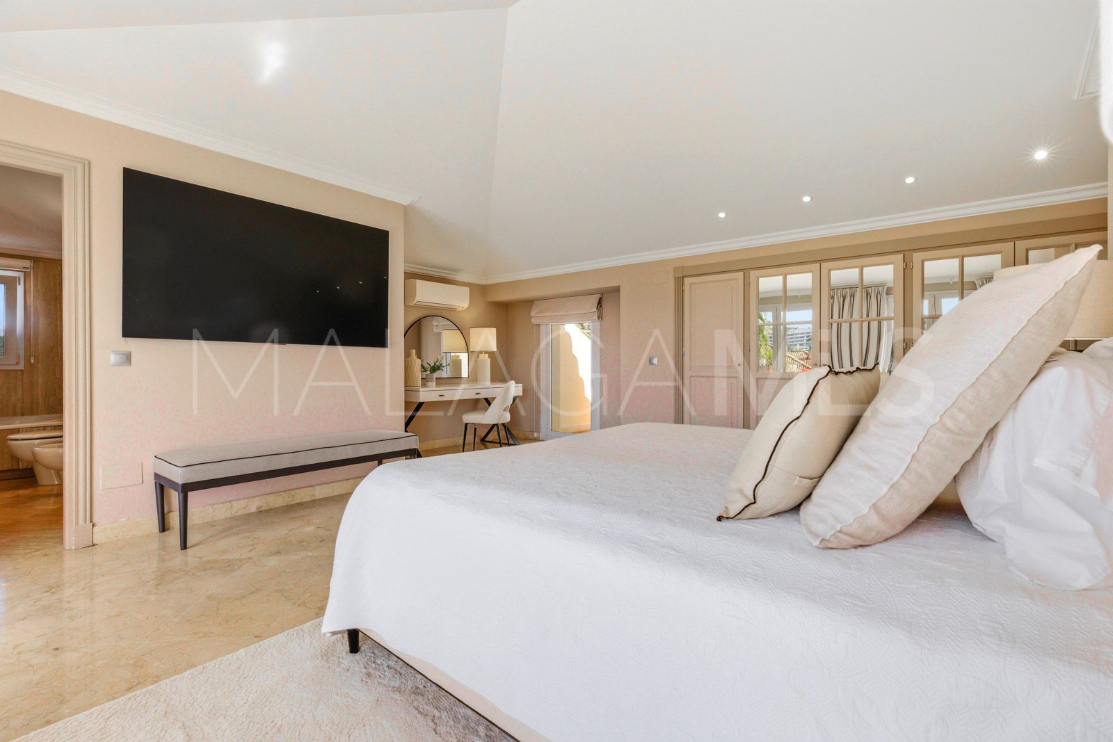 Buy duplex penthouse in Las Alamandas