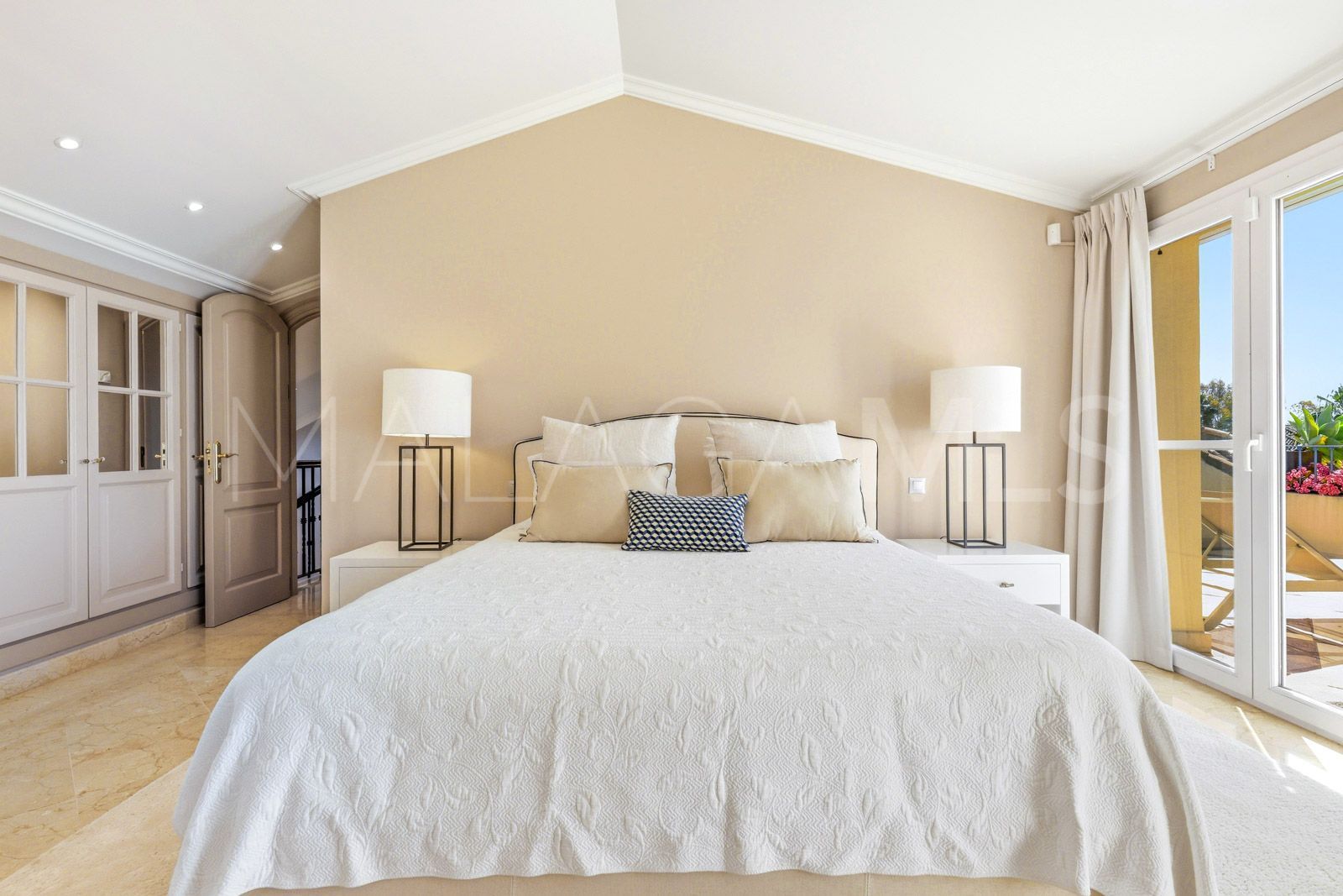 Buy duplex penthouse in Las Alamandas